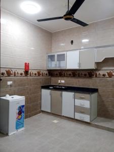 Al Khashabah Apartment شقة في طريق إزكي - سناو