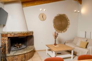 Rokani Sofita I with fireplace at Kalavrita Center