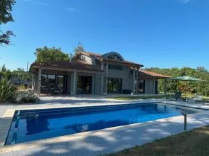 Maison de campagne atypique - Sarrant