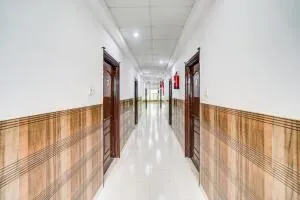 Super Hotel O SGPGI - Rāe Bareli