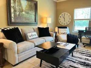 King Suite, 2 Bed 2 Bath, Sleeps 6 - Franklin