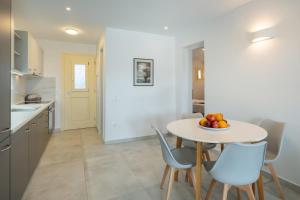 Julias Beach Studio, familienfreundlich am Meer,mit XL Terrasse, Meerespanorama