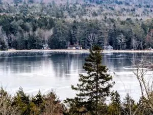 Lakeside Laughter Family Cabin fire pit 1 dog Lake and ATV trails - Aurora