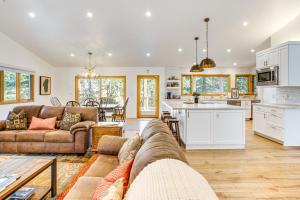 4 Mi to Slopes Family-Friendly Stateline Home!