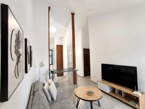 PEARL Los Cristianos - pool, fibre net, tv channels, calm atmosphere