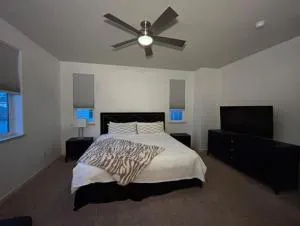 Suburban Oasis - Трейси