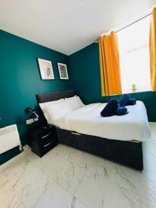 Private studio flat in centre