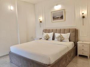 Luxury 2BR Candolim Pool Wifi 411