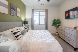 Luxury Remote Work Stay & Indulge in Comfort & Style , These highlight luxury, work-friendly amenities, and comfort- G4004