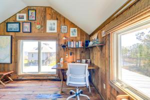 Riverfront Haven Converted Barn with Deck in Aurora