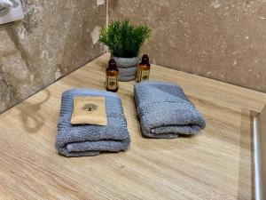 Studio cosy, terrasse, proche Mer et tramway