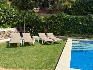 Private Villa Nerja, large private pool, gardens & Parking