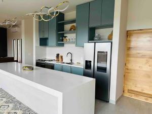 Hausta Luego - Private 4 bd House in Cerritos!