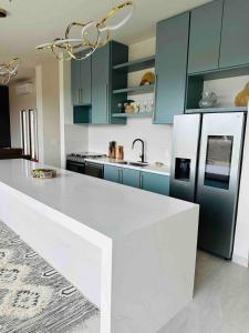 Hausta Luego - Private 4 bd House in Cerritos!