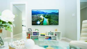 Modern Spacious 5BR Retreat -Games & Large Yard