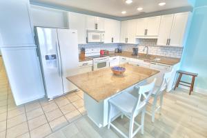 Lake Town Charming Condo Steps from the Beach