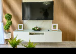 Modern Colonial Water View