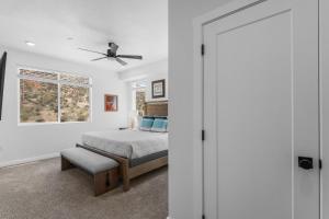 Touch of Class - 5BR - Hot Tub & Near Zion