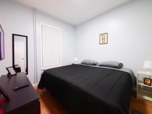 NYC Views & Comfort - Modern 2-Bedroom Apartment