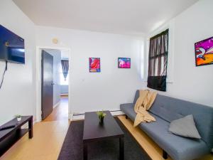 Minutes to NYC Modern Comforts & Free WiFi