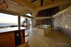 UtopiAmar Beach House & Suites