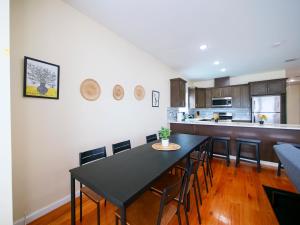 Spacious three-bedroom apt near New York City - Contemporary design