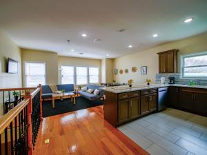 Spacious three-bedroom apt near New York City - Contemporary design