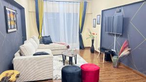 Crystal Sky 2-Bedrooms with 3 beds Pool and balcony