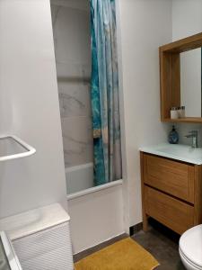 Maisons de vacances Maison spacieuse de 2 chambres avec cour : photos des chambres