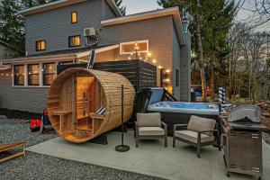 Sleeps 15 Sauna Hot Tub Fire Pit & Putt Putt