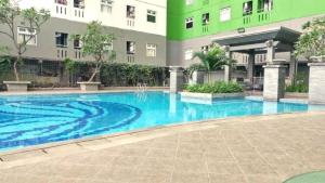 Family Suite Connecting 4 Bedroom at Apartment Green Pramuka City