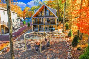 New Luxury Lakeview Haven with Lake Access, HotTub, Game Room, Sleeps 26 - Ubytování bez kategorie ve městě Lake Harmony