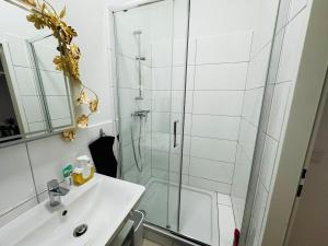 Cozy flat near main station & center