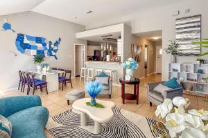 Swim and Unwind Pet-Friendly Home in Spring!