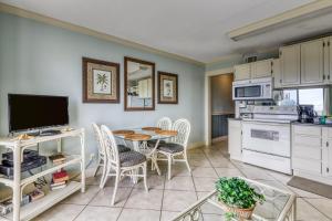 Plantation East #2105