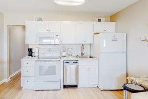 Plantation East #2303