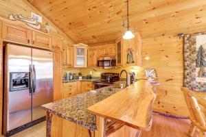 1 Mi to Nottely Lake Home with Furnished Deck!