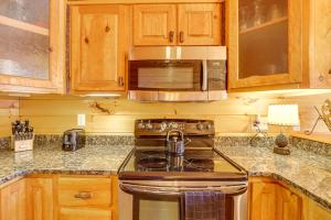 1 Mi to Nottely Lake Home with Furnished Deck!