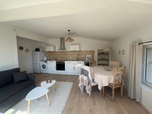 Appartement rénové avec terrasse