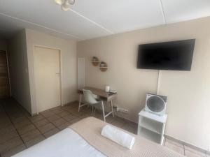 Smart and Cozy Studio with Netflix and Showmax