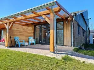 Vakantiehuisje het Hert, mooi centraal in Friesland - Raerd