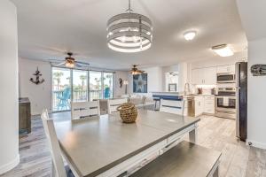 Waterfront Fort Walton Beach Condo Pool Access!