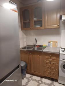 Варшава centrum Apartamenty Roland centrum Warszawy 1 pokój w 2-pokojowym mieszkaniu Graniczna 4 ze wspólną wanną i łazienką