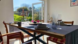 Bright & Spacious 2-Bed Townhouse