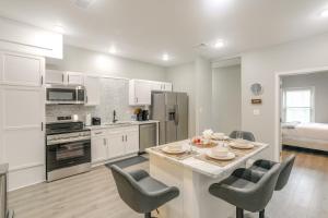 Smart TV and Spacious Yard Peaceful Pope Retreat