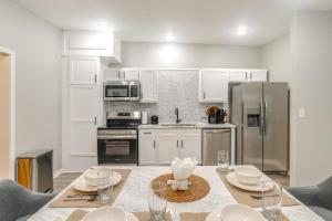 Smart TV and Spacious Yard Peaceful Pope Retreat