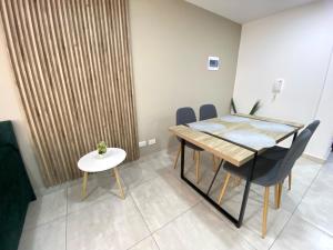 Hito 202 Amplio Apartaestudio en Av 19 Norte con balcon