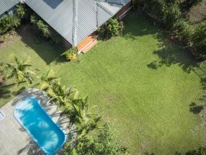 Casa Angi, con jardín y piscina en Sanber