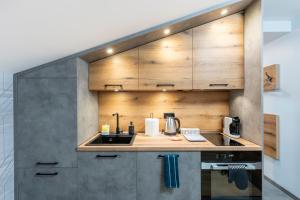 Urban Five #3 - Stylish One-bedroom apartments with Kitchen & Parking