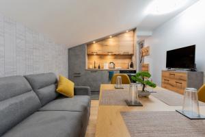 Urban Five #3 - Stylish One-bedroom apartments with Kitchen & Parking